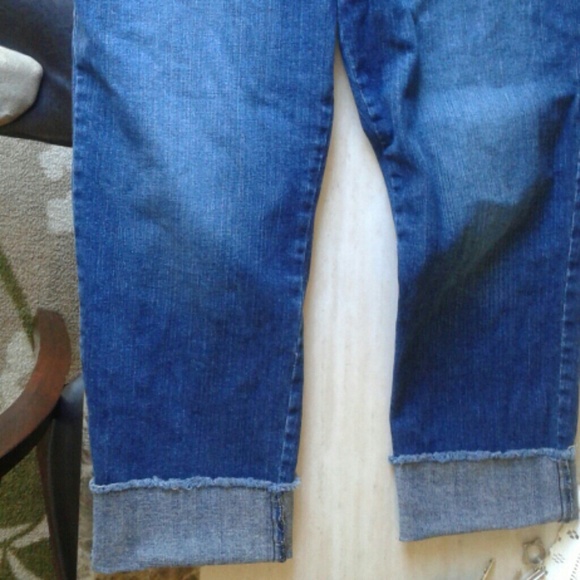 COPY - ELLE -Blue  3 quarter jeans, size 14 or 32 - Picture 4 of 7